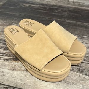 Women’s platform sandal